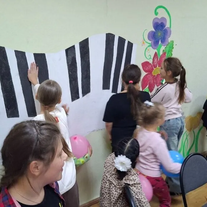 Музыкальные объятия и сладкие моменты вместе! 🍰🎶