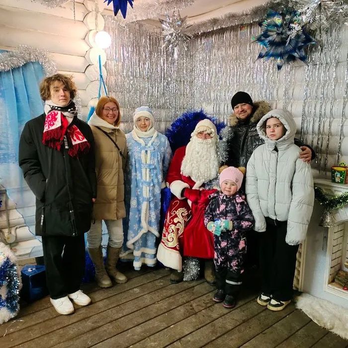 ❄️ В Энгельсе продолжает работу «Изба Деда Мороза» ❄️