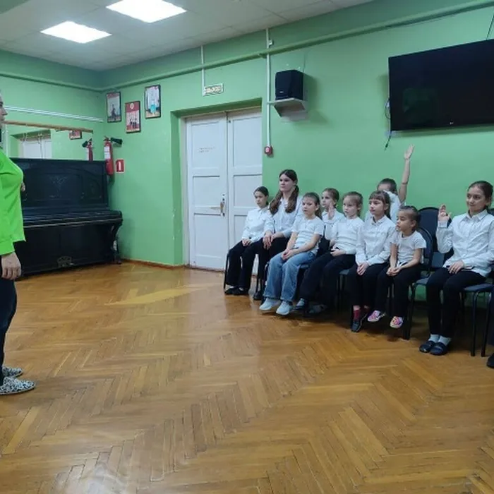 5 декабря 2025г в МБУ «ДК «Мелиоратор», «Народный коллектив» театр-студия «Фантазеры» поставил театральную миниатюру «Героями наша Отчизна сильна»