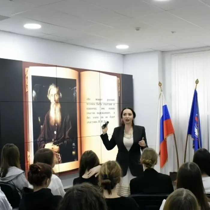 В честь дня рождения Владимира Ивановича Даля студентам и школьникам провели тематическую лекцию
